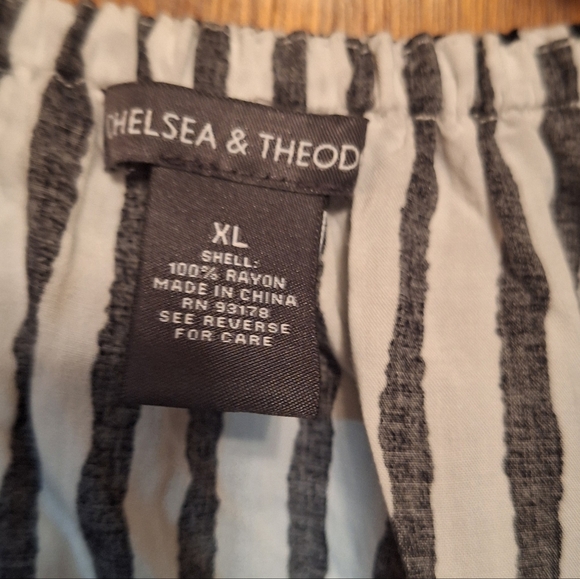 Chelsea & Theodore Black & White Striped Off the Shoulder Top Ladies XL Boho - Picture 4 of 4